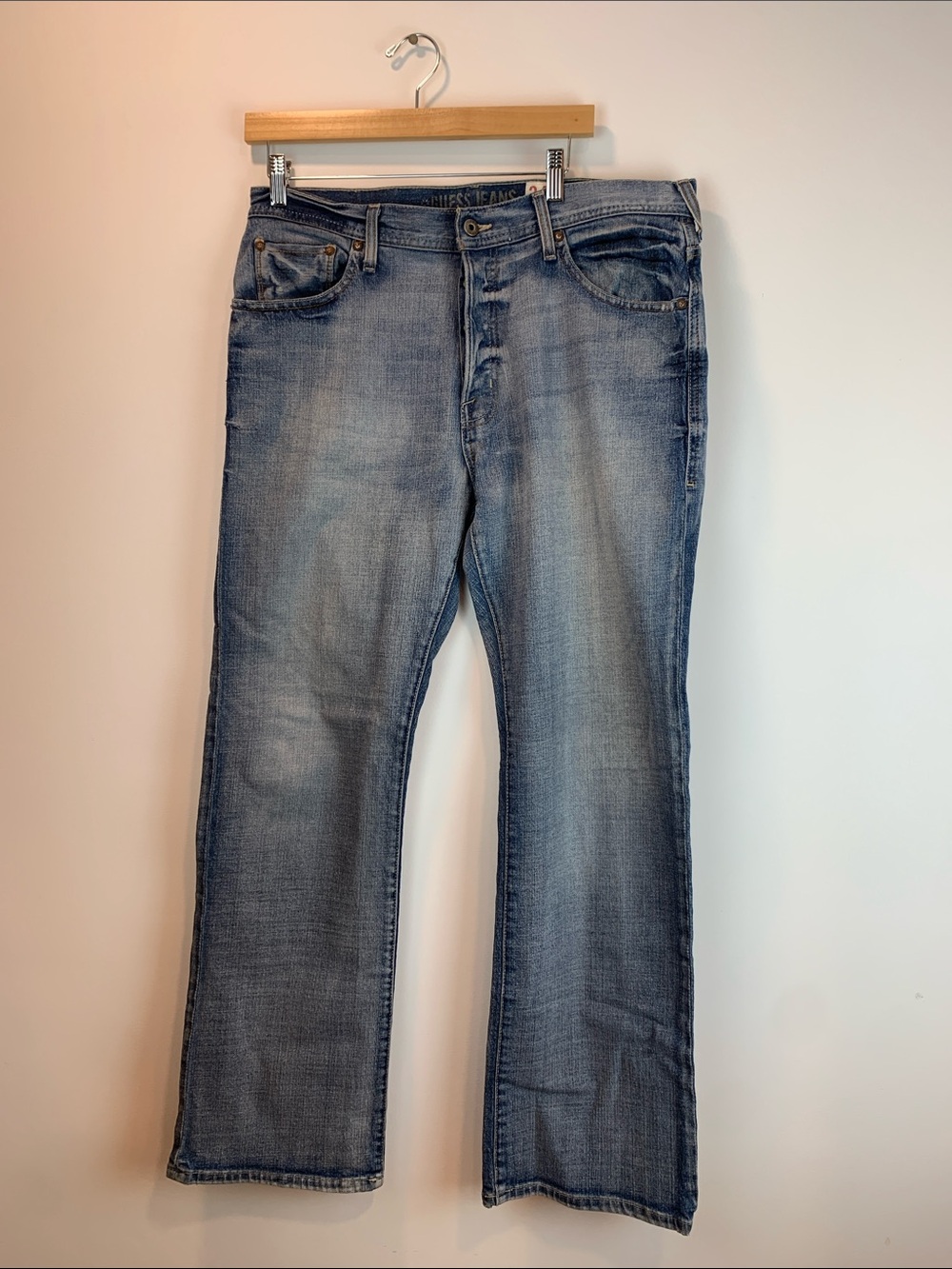 Guess men’s jeans Dean Relaxed Fit sz 34 x 32 medium wash button fly stretchy